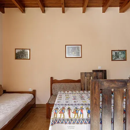 Gazde/Camere de închiriat Lucy