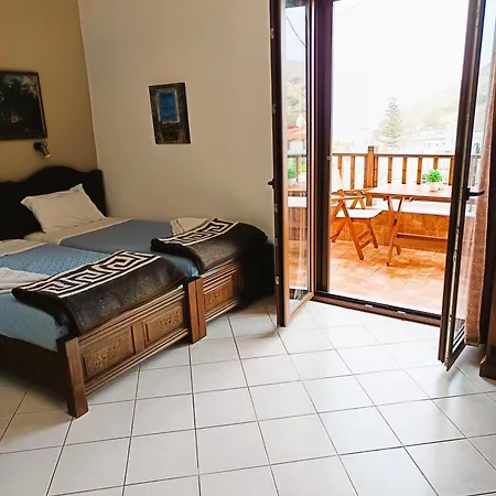 Gazde/Camere de închiriat Lucy *